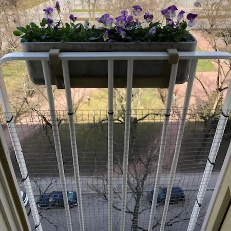 By The Railway Station Park Apartment *