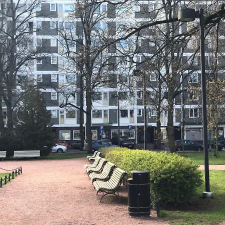 By The Railway Station Park Apartment